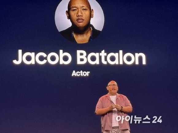 영화 '스파이더맨' 시리즈에서 스파이더맨의 절친 역할을 연기한 배우 제이콥 배덜런이 '갤럭시 언팩 2026' 무대에 깜짝 등장했다. [사진=권서아 기자]