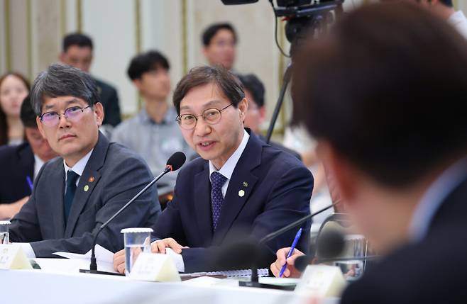 [서울=뉴시스] 조성봉 기자 = 김성주 국민연금공단 이사장이 16일 청와대 영빈관에서 열린 '삶으로 체감하는 대체불가 대한민국-국민과 함께하는 두 번째 업무보고'에서 발언을 하고 있다. (청와대통신사진기자단) 2026.07.16. suncho21@newsis.com /사진=