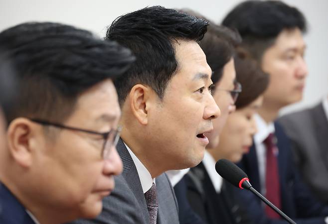 국민의힘 장동혁 대표가 23일 국회에서 열린 최고위원회의에 참석해 발언하고 있다. 연합뉴스