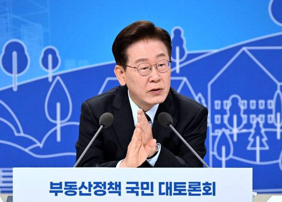 이재명 대통령이 23일 서울 여의도 KBS에서 열린 부동산정책 국민 대토론회에서 발언을 하고 있다. 사진=청와대사진기자단