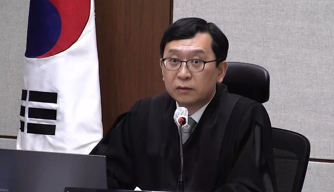‘내란 저승사자’ 이진관 부장판사가 지난 1월 21일 서울중앙지법에서 열린 한덕수 전 국무총리의 내란 중요임무 종사 혐의 1심 선고 공판에서 발언하고 있다. 서울중앙지법 제공