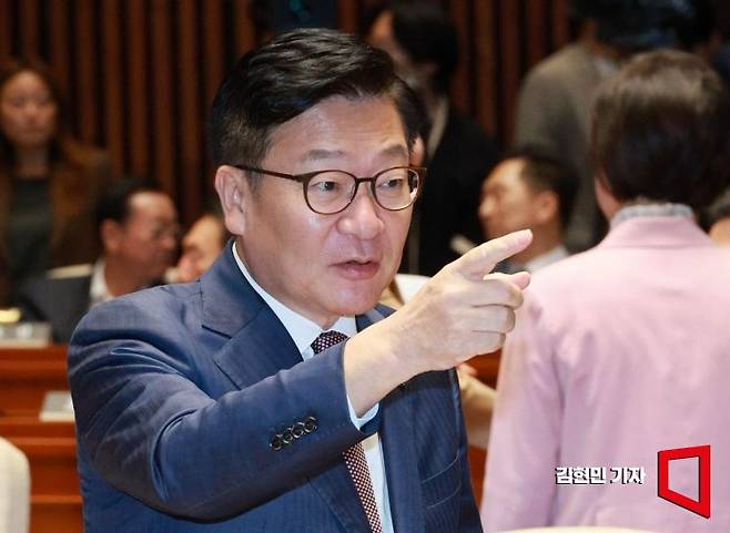 정점식 국민의힘 원내대표가 23일 국회에서 열린 제22대 국회 후반기 상임위원장 후보자 선출 의원총회에 참석하고 있다. 김현민 기자