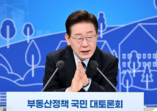 이재명 대통령이 23일 서울 여의도 KBS에서 열린 부동산정책 국민 대토론회에서 발언을 하고 있다. 왕태석 선임기자