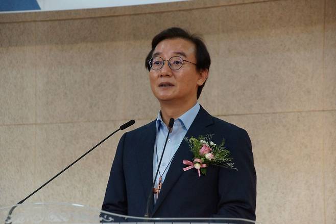 전재수 부산시장이 취임 인사를 하고 있다. 전 시장은 “부산이 해양 수도로 도약하고 대한민국 발전을 견인하는 과정에서 기독교계는 가장 든든한 동반자가 돼 달라”고 주문했다. 이어 “정치의 영역에서도 예수의 삶을 실천하기 위해 여야를 초월해 협력하겠다”고 덧붙였다.