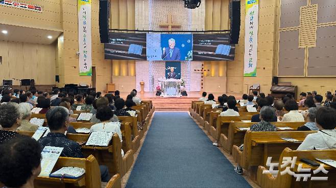 삼척시기독교연합회는'MET2026 국내선교 블레싱 삼척·동해' 기간인 지난 20일부터 22일까지 큰빛교회와 삼척실내체육관에서 2026년 삼척시 성시화를 위한 '심령 대부흥성회'를 열고 복음선포와 결신초청의 시간을 가졌다. 최진성 아나운서