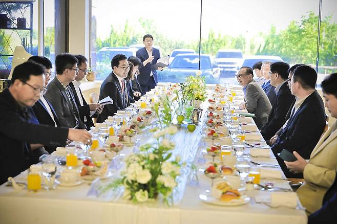 충주시-충주상공회의소·조찬간담회 사진.(사진=충주시 제공)