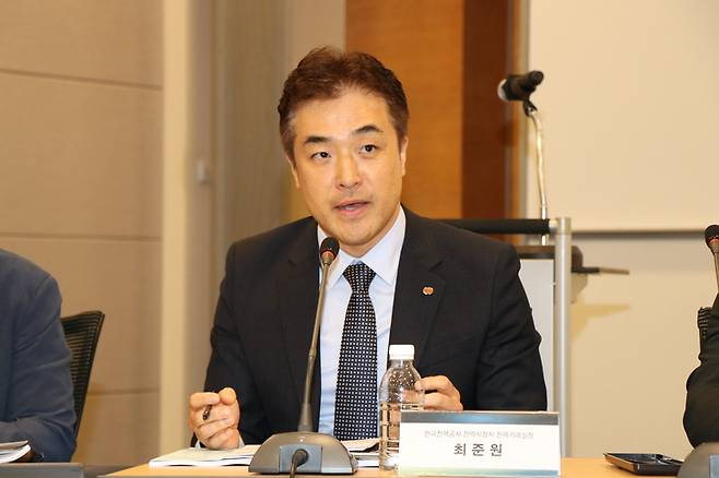 ▲최준원 한전 전력시장처 전력거래실장이 24일 서울 중구 대한상공회의소에서 열린 '대한민국 물에너지 산업 포럼 2026'에서 발언하고 있다. 사진= 유병욱 기자