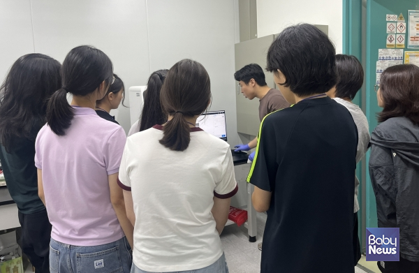 관악구 중학생들이 서울대학교에서 바이오 전공 체험을 하고 있는 모습. ⓒ관악구