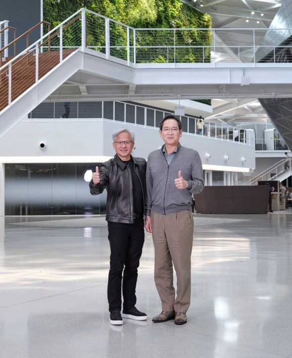 이재용(오른쪽) 삼성전자 회장과 젠슨 황 엔비디아 CEO. (사진=엔비디아 제공)