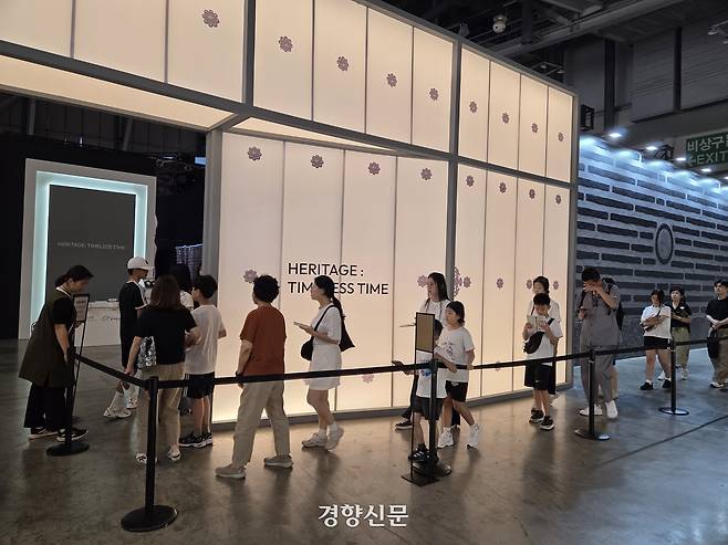 국가유산진흥원이 선보인 ‘헤리티지 : 타임리스 타임’ 전시 전경.   배문규 기자