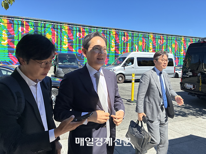 이재용 삼성전자 회장이 24일(현지시간) 샌프란시스코  더 미드웨이에서 열린 AI서밋에 참석하고 있다.