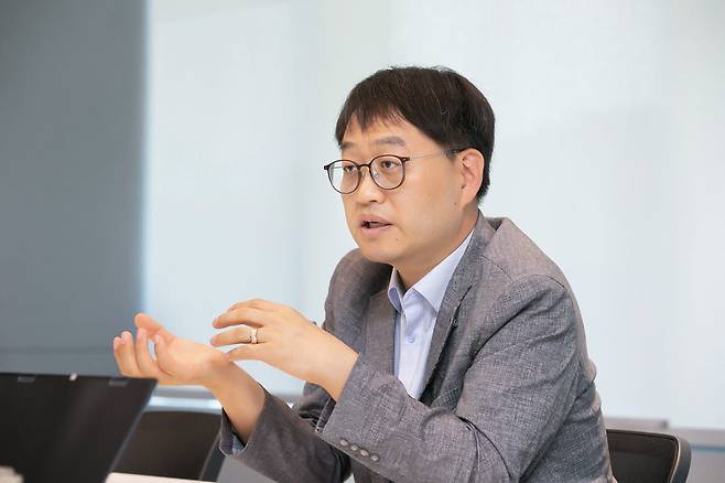 KT 개인정보보호그룹장 김창오 CPO(개인정보보호최고책임자)가 인터뷰를 하고 있다(사진=KT)