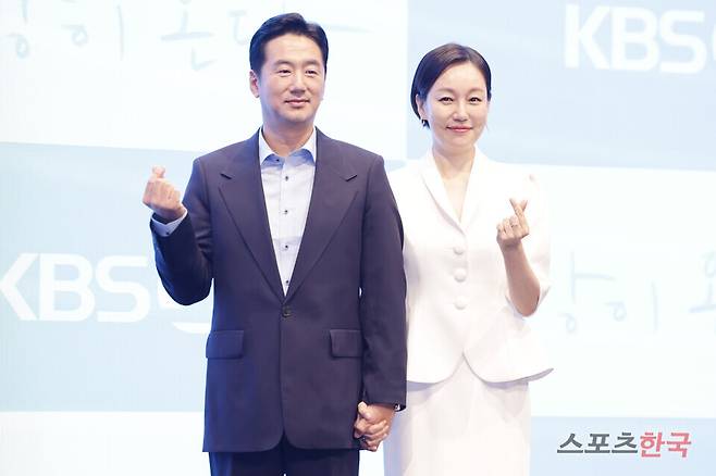 KBS2 주말드라마 '사랑이 온다' 제작발표회에 참서한 류승수, 진경. ⓒ이혜영 기자 lhy@hankooki.com
