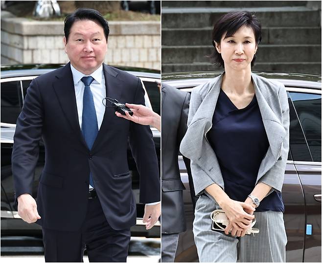 서울고법 가사1부는 24일 최태원 SK그룹 회장과 노소영 아트센터 나비 관장의 재산분할 소송 파기환송심에서 최 회장이 노 관장에게 재산분할금으로 9440억원을 지급해야 한다고 판결했다. 사진은 지난달 변론기일에 출석하는 최 회장과 노 관장의 모습. 연합뉴스