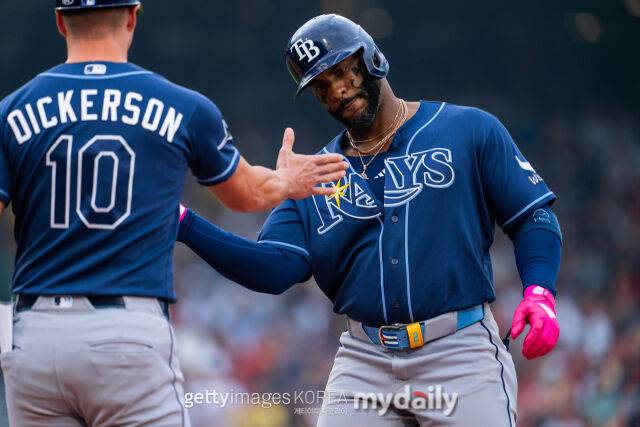 MLB 탬파베이에서 뛰고 있는 얀디 디아스(오른쪽)는 26일(한국시각) 열린 클리블랜드와 홈 경기에서 4타수 2안타로 멀티 히트를 쳤다./게티이미지코리아