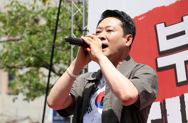 장동혁 국민의힘 대표가 지난 25일 오후 경남 김해시 내동 거북공원에서 열린 6·3 참정권 침해 규탄 김해시민 집회에서 연설하고 있다. ⓒ연합뉴스
