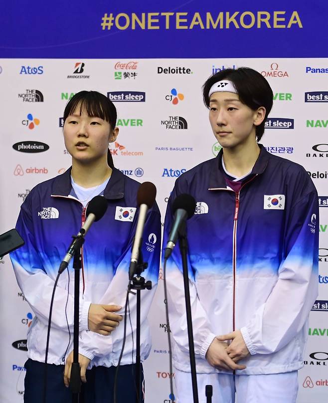 배드민턴국가대표팀 여자복식 이소희(오른쪽)-백하나가 9월 아이치·나고야아시안게임과 LA올림픽 등에서 금메달에 도전하려면 세계 1위 류성수-탄닝을 넘어서야 한다. 스포츠동아DB