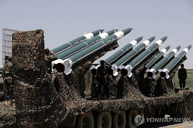 후티 반군의 군사 퍼레이드에 등장한 미사일 [로이터=연합뉴스 자료사진. 재판매 및 DB 금지]
