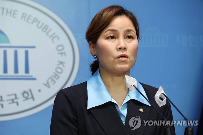 임오경 대변인 현안 브리핑 (서울=연합뉴스) 백승렬 기자 = 더불어민주당 임오경 대변인이 3일 국회 소통관에서 현안 브리핑을 하고 있다. 2023.2.3 srbaek@yna.co.kr