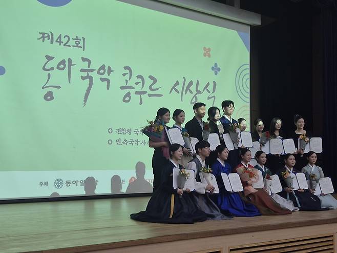▲ 가장 왼쪽에 서 있는 학생이 채은서 학생