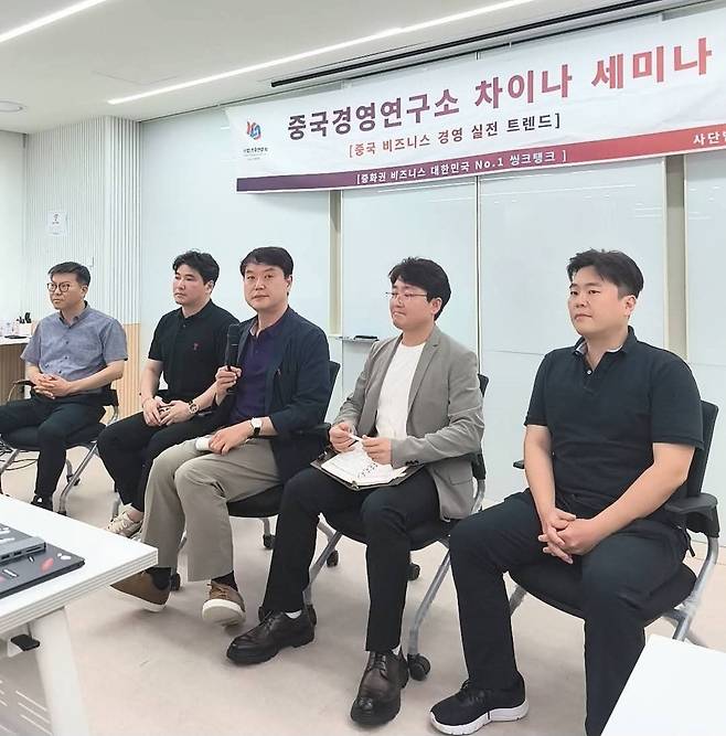 박승찬 회장의 진행으로 전 강사가 참여한 패널 토론. 사진=한중연합회