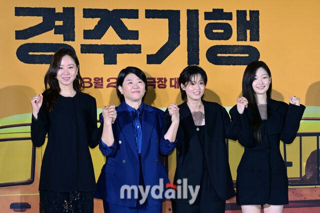 2026년 7월 27일 오전 서울 광진구 자양동 롯데시네마 건대입구점에서 진행된 영화 '경주기행' 제작보고회에서 출연진들이 포즈를 취하고 있다. (왼쪽부터 공효진, 이정은, 이연, 박소담) / 곽경훈 기자
