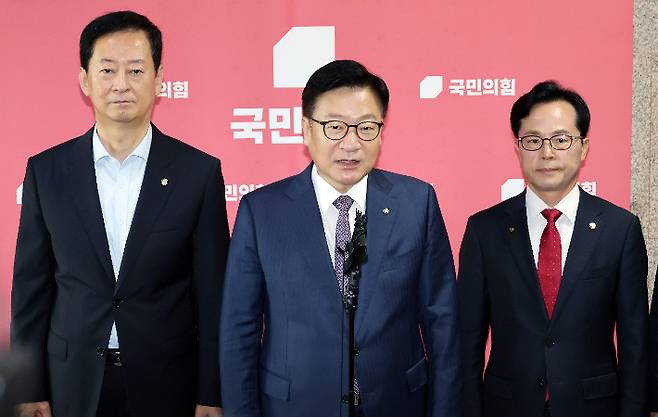 국민의힘 정점식 원내대표가 27일 국회에서 상임위 배정을 둘러싼 권영진 의원과의 충돌 논란과 관련해 입장을 밝히고 있다. 연합뉴스