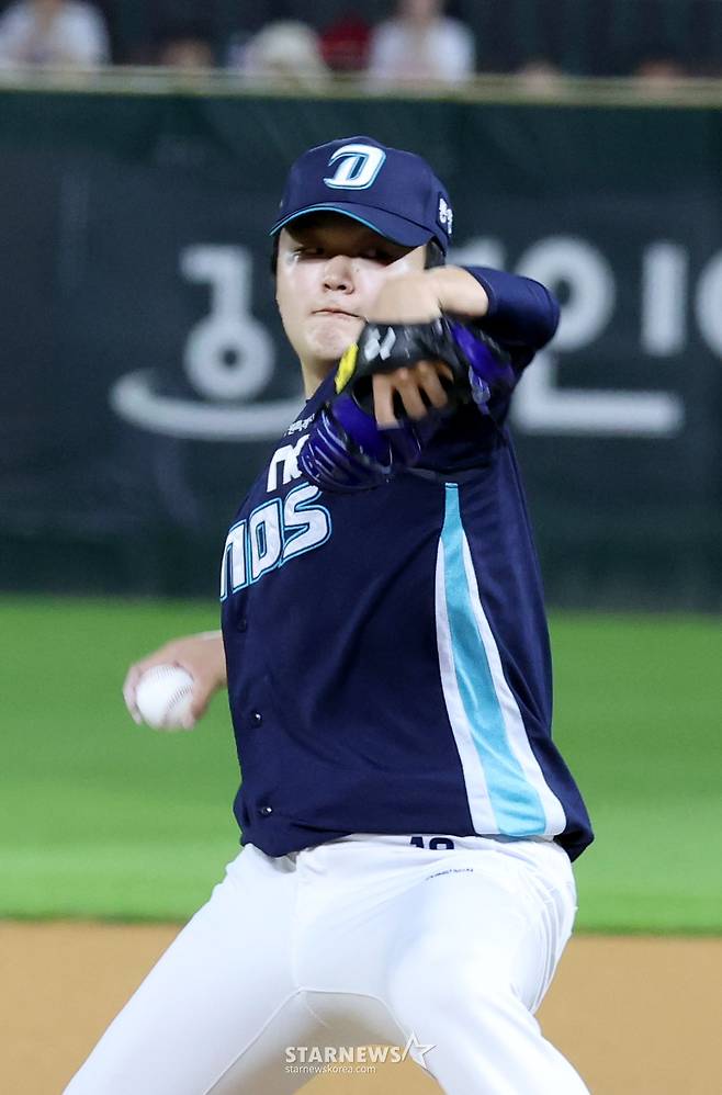 다이노스 임지민이 26일 인천SSG랜더스필드에서 열리는 2026KBO리그 SSG랜더스와 NC다이노스 경기 8회말 만루위기에서 안상현을 삼진으로 잡아내며 불을 끄고 있다.  2026.07.26.   다이노스 임지민이 26일 인천SSG랜더스필드에서 열리는 2026KBO리그 SSG랜더스와 NC다이노스 경기 8회말 만루위기에서 안상현을 삼진으로 잡아내며 불을 끄고 있다.  2026.07.26. /사진=강영조 cameratalks@