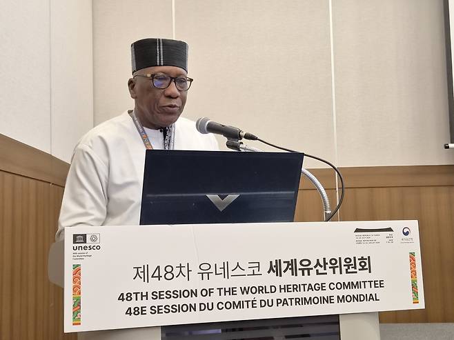발표하는 알랭 고도누 베냉 문화재 반환 국가과학위원회 위원장 (부산=연합뉴스) 박성진 기자 = 알랭 고도누 베냉 문화재 반환 국가과학위원회 위원장이 27일 부산 벡스코(BEXCO)에서 열린 제48차 유네스코 세계유산위원회 공식 부대 행사 '문화유산 까이예: 베냉 시리즈'에서 발표하고 있다. 2026.7.27