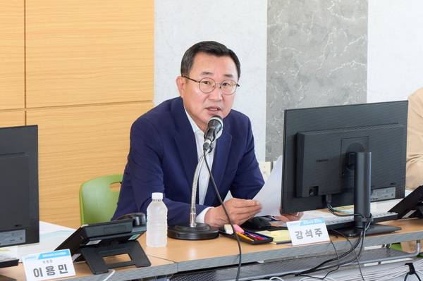 강석주 통영시장이 발언하고 있다. /통영시
