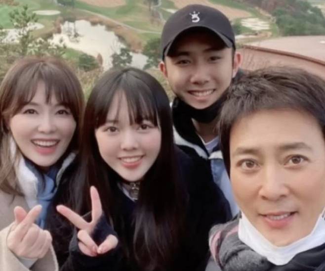 Actor Choi Soo-jong appeared on KBS1s Morning Plaza, where he shared photos showing the growth of his 26-year-old daughter, Choi Yoon-seo, and discussed his familys recent activities and his views on education. In the photos, Choi Yoon-seo caught viewers attention with her appearance, which resembles her mother Ha Hee-ra, and her eyes, which resemble her father Choi Soo-jong.