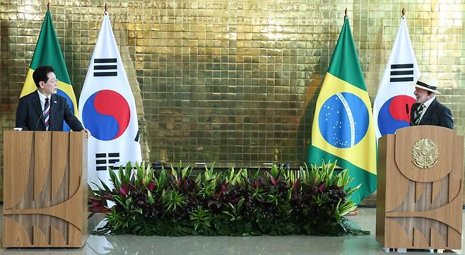 이재명 대통령과 루이스 이나시우 룰라 다 시우바 브라질 대통령이 27일(현지시간) 브라질 대통령관저에서 공동언론발표를 하고 있다. 2026.7.28 뉴스1