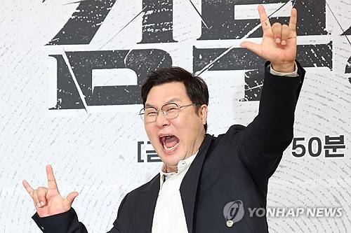 ** 로또 같은 인기! 배우 윤경호, '김부장' 성공 너머 진정한 행운을 이야기하다

**