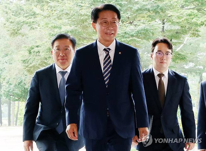 기자간담회 참석하는 조정식 국회의장 (서울=연합뉴스) 조정식 국회의장이 28일 서울 여의도 국회 사랑재에서 열린 취임 첫 기자간담회에 참석하고 있다. 2026.7.28 [국회사진기자단] photo@yna.co.kr