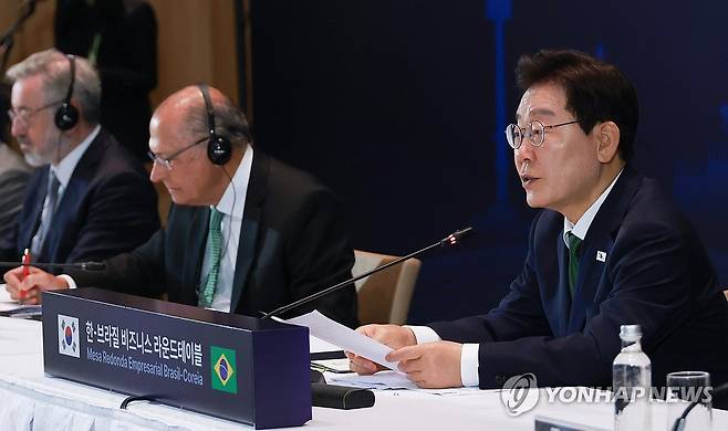 이재명 대통령, 한-브라질 비즈니스 라운드테이블 발언 (상파울루=연합뉴스) 한상균 기자 = 이재명 대통령이 28일(현지시간) 브라질 상파울루 한 호텔에서 열린 한-브라질 비즈니스 라운드테이블에서 발언하고 있다. 2026.7.29 xyz@yna.co.kr