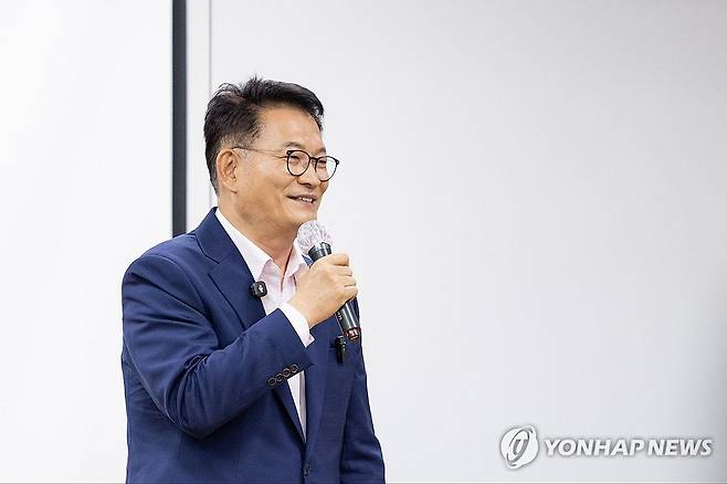 타운홀미팅서 발언하는 송영길 (대전=연합뉴스) 변선진 기자 = 더불어민주당 송영길 당 대표 후보가 28일 대전여성가족원에서 개최된 대전 당원 타운홀미팅에서 발언하고 있다. 2026.7.28 bysj@yna.co.kr