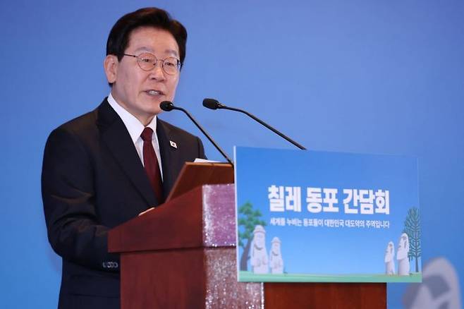 이재명 대통령이 29일(현지시간) 칠레 산티아고 한 호텔에서 열린 동포 만찬간담회에서 인사말을 하고 있다. 2026.7.30 연합뉴스