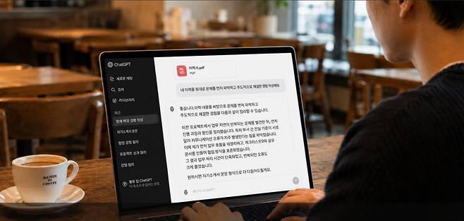 취준생이 AI를 사용해 자기소개서 문항을 만드는 모습. /사진=마이다스인