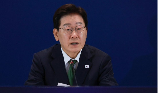 이재명 대통령이 28일(현지시간) 브라질 상파울루 한 호텔에서 열린 한-브라질 비즈니스 라운드테이블에서 발언하고 있다. (연합뉴스)