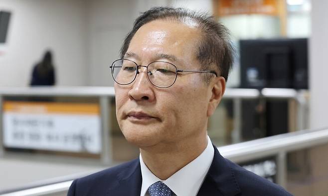 12·3 비상계엄에 가담하고 김건희 여사의 수사 청탁을 들어준 혐의로 기소된 박성재 전 법무부 장관이 6월22일 서울중앙지법에서 열린 1심 선고 공판에 출석하고 있다. 연합뉴스