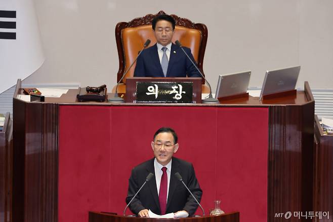 주호영 국민의힘 의원이 30일 서울 여의도 국회에서 열린 제437회 국회(임시회) 제3차 본회의에서 형사소송법 일부개정법률안(대안)에 대한 필리버스터를 하고 있다.  /사진=뉴스1