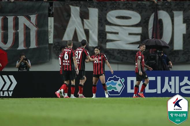 기뻐하는 정승원(왼쪽에서 세 번째) .  프로축구연맹 제공