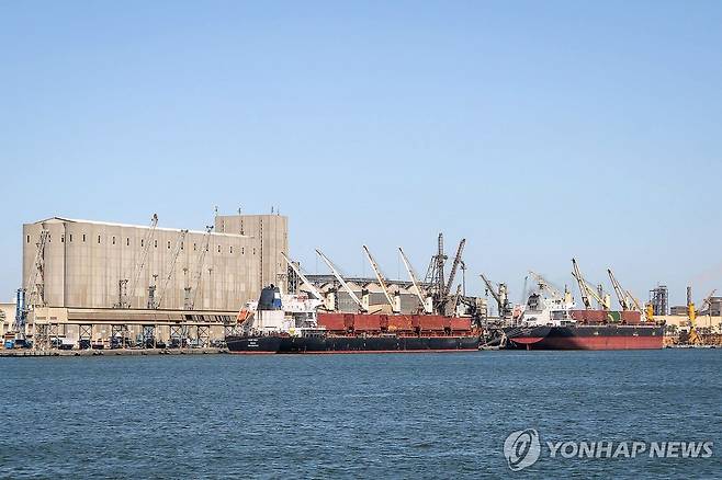 30일(현지시간) 이집트 다미에타 항만관리청이 배포한 항구 모습 [다미에타 항만관리청/AFP=연합뉴스. 재판매 및 DB 금지]