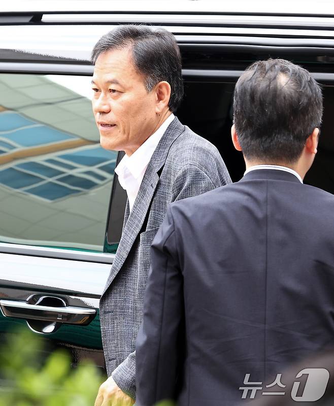직권남용권리행사방해 혐의를 받는 윤한홍 국민의힘 의원이 1일 경기 과천시 2차 종합특검 사무실에 피의자 신분으로 출석하고 있다.2026.8.1 ⓒ 뉴스1 최지환 기자