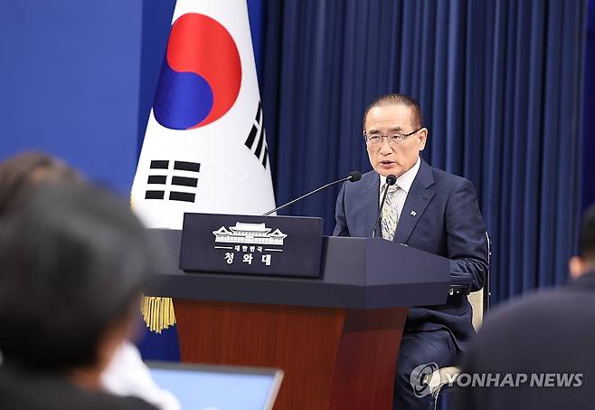 안보실장, 이재명 대통령 미국 및 남미 순방 사전 브리핑 (서울=연합뉴스) 김도훈 기자 = 위성락 국가안보실장이 22일 청와대 춘추관 기자회견장에서 미국 및 남미 순방 관련 사전 브리핑을 하고 있다. 2026.7.22 [청와대통신사진기자단] superdoo82@yna.co.kr
