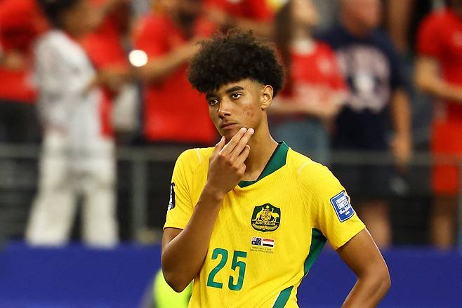 Soccer Football - FIFA World Cup 2026 - Round of 32 - Australia v Egypt - Dallas Stadium, Arlington, Texas, U.S. - July 3, 2026 Australia's Lucas Herrington looks dejected after the match as Australia are eliminated from the World Cup REUTERS/Kai Pfaffenbach     TPX IMAGES OF THE DAY        <저작권자(c) 연합뉴스, 무단 전재-재배포, AI 학습 및 활용 금지>