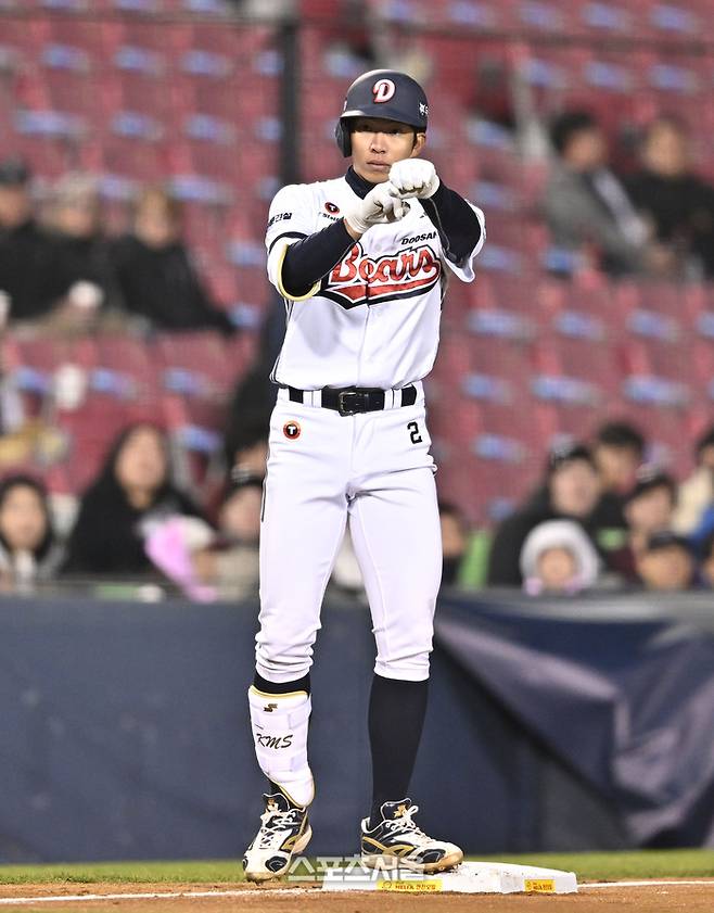 두산 김민석이 7일 서울 잠실구장에서 열린 2026 KBO리그 키움전 3회말 3루타를 친 후 세리머니를 하고 있다. 잠실 | 최승섭 기자 thunder@sportsseoul.com