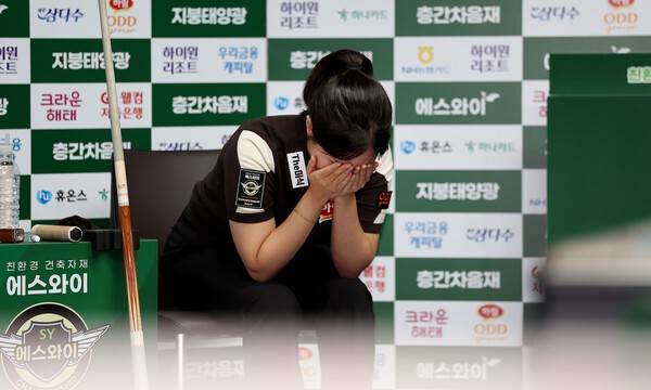 2일 박정현이 경기도 고양시 고양 킨텍스 PBA 스타디움에서 열린 프로당구 2026-2027시즌 3차 투어 '친환경 건축자재 에스와이 PBA-LPBA 챔피언십' LPBA 결승에서 강유진을 세트스코어 4대 2로 제압했다.(박정현이 '친환경 건축자재 에스와이 LPBA 챔피언십' 우승 직후 눈물을 흘리고 있다). /사진=PBA