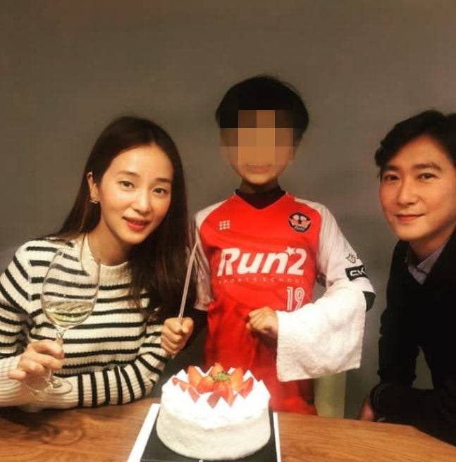 Heo Yang-im expressed her deep affection for her son, Seung-jae, who has grown up bravely by taking on the challenge of bungee jumping in New Zealand, through her social media. Feeling proud of her son for making his own choices and taking one step at a time, Heo Yang-im left a message of support, hoping he grows into a child who knows how to take on challenges even when he is afraid.In the released photos, Seung-jae looked bright after successfully completing the bungee jump in New Zealand. Heo Yang-im expressed her sadness about the increasing number of moments she cannot experience for her mother, as well as her joy at the prospect of her son returning to Korea soon.Previously, Ko Ji Yong officially announced his divorce from Heo Yang-im on the 29th of last month. Ko Ji Yong explained that he had kept the matter private until now to allow his son, Seung-jae, to accept the situation stably, and conveyed his stance that although they have separated as a couple, he will continue to do his best as a father.