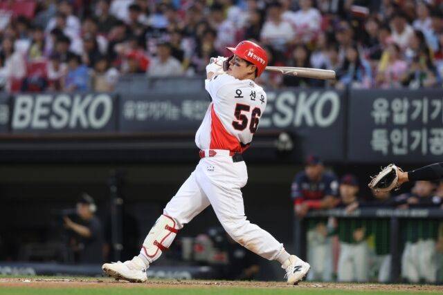 KIA 타이거즈 오선우가 4일 광주 KIA챔피언스필드에서 열린 롯데 자이언츠전서 타격하고 있다./KIA 타이거즈 제공